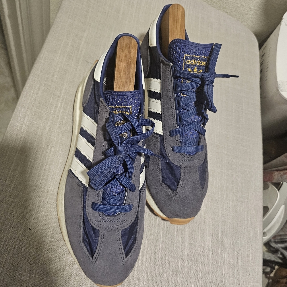 Adidas Retropy 5 Navy Blue and White Sneakers Gum Soles Size 10